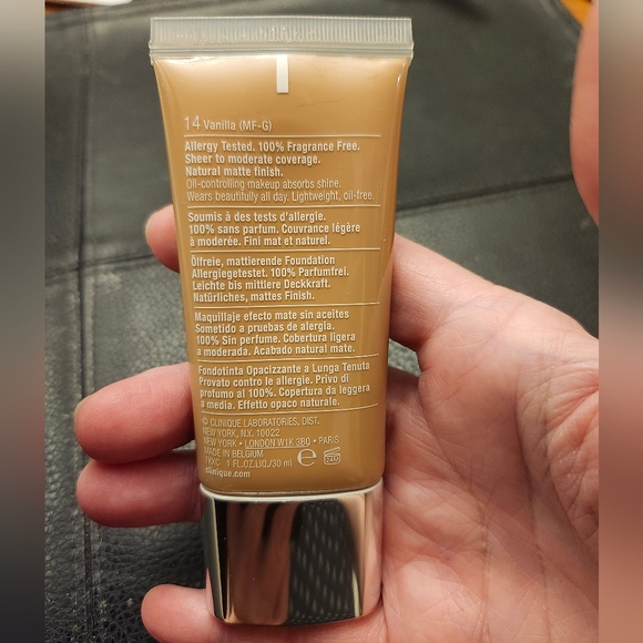 Clinique Stay-Matte Oil-Free Makeup Foundation In 14 Vanilla - Picture 7 of 8